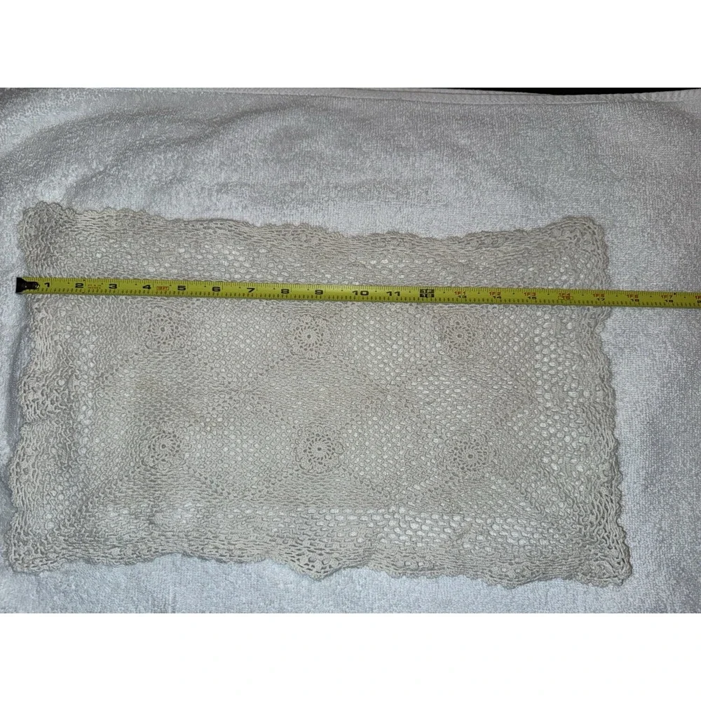 Vintage Dresser/Table Doilies Set Of 2.‎ Matching Set, White